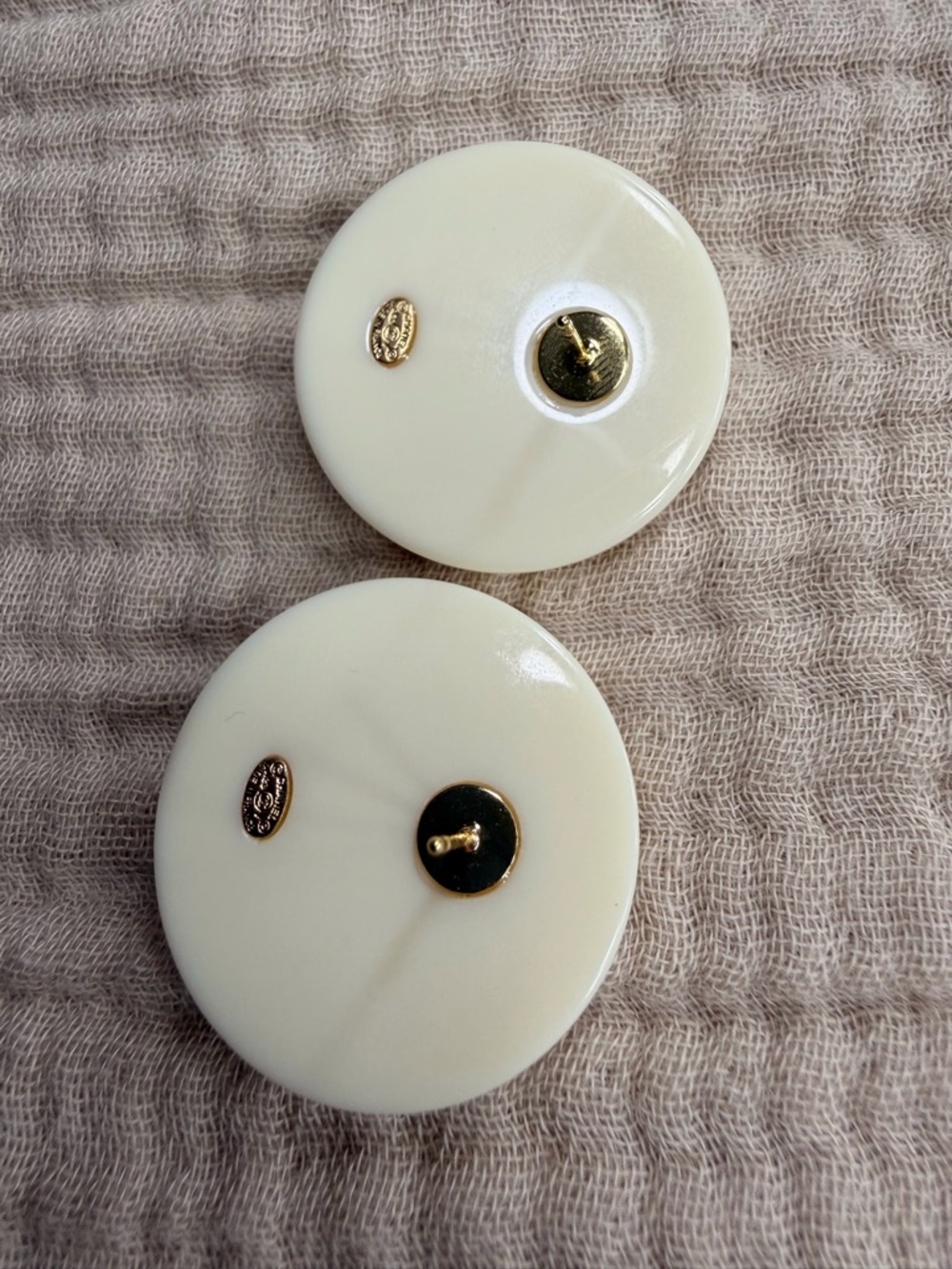 ✨Vintage Chanel Cream & Gold CC Medallion Statement Earrings🤍 - Picture 8 of 8